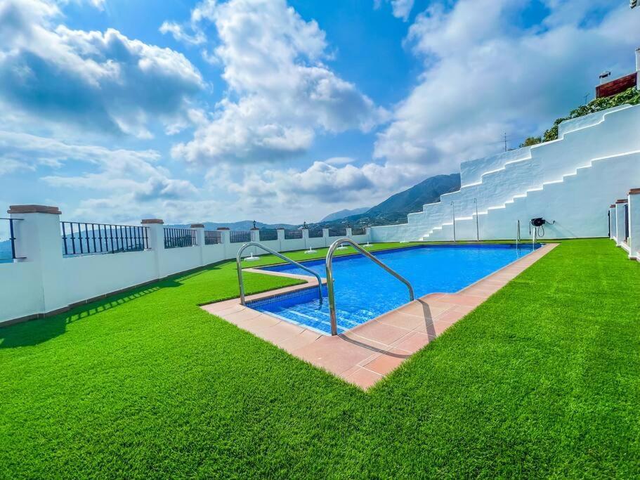 Modern 2 Bed Apartment With Pool In Frigiliana Exterior photo