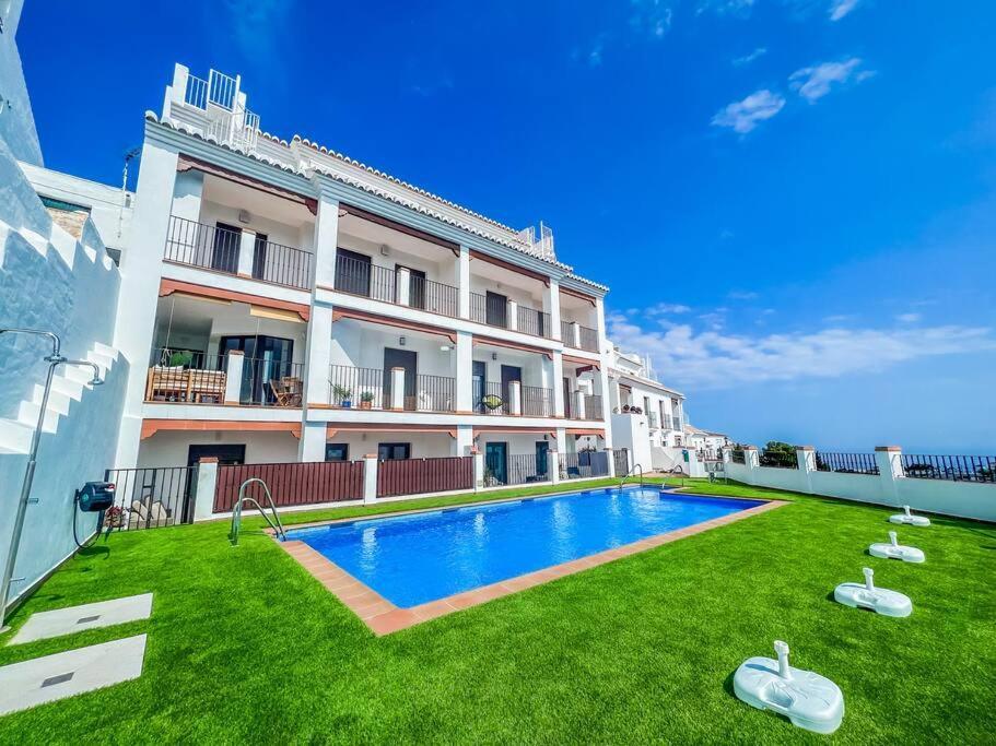 Modern 2 Bed Apartment With Pool In Frigiliana Exterior photo