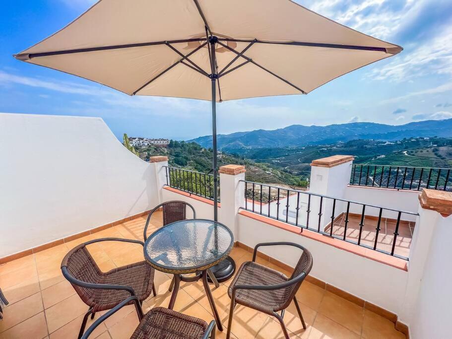 Modern 2 Bed Apartment With Pool In Frigiliana Exterior photo