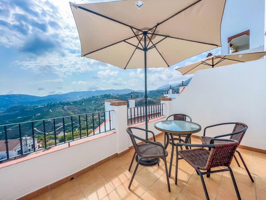 Modern 2 Bed Apartment With Pool In Frigiliana Exterior photo