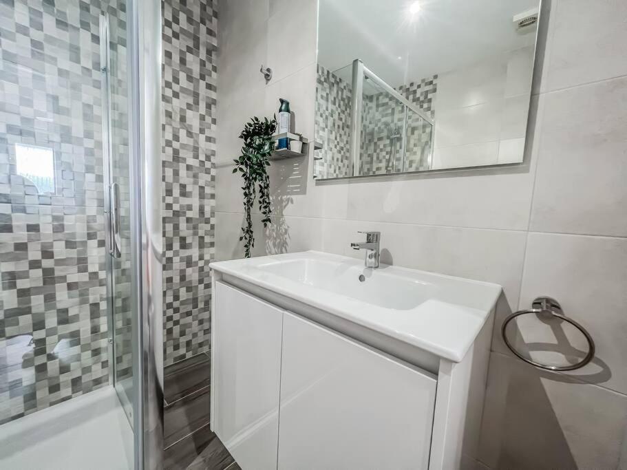 Modern 2 Bed Apartment With Pool In Frigiliana Exterior photo